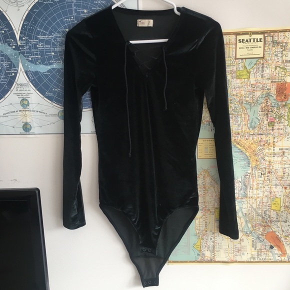 Black velvet lace-up body suit from Hollister - Picture 3 of 6